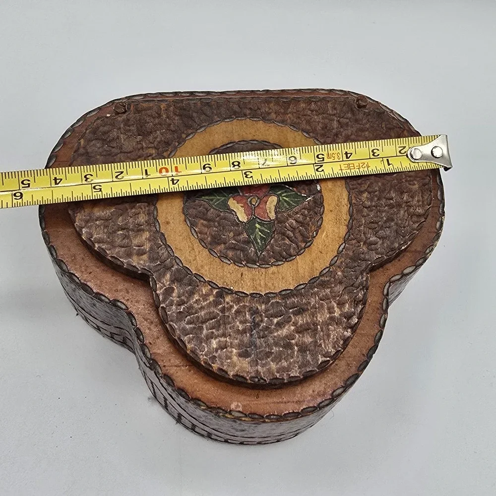 Beautiful Antique Vtg Hand Carved HEART Powder or TRINKET BOX Floral‎